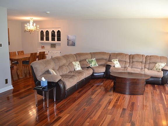 5th image of 10042 N Brookdale Dr