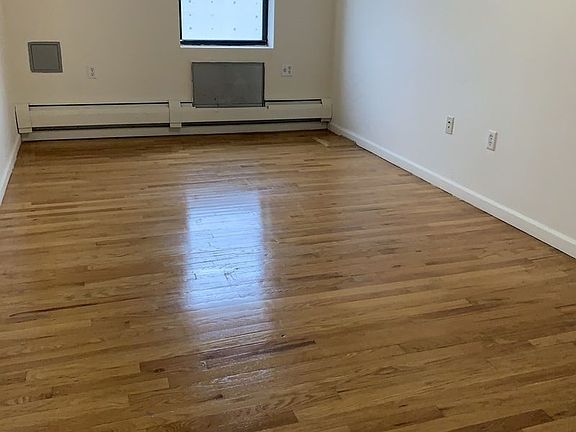 2nd image of 2814 31st St APT 508