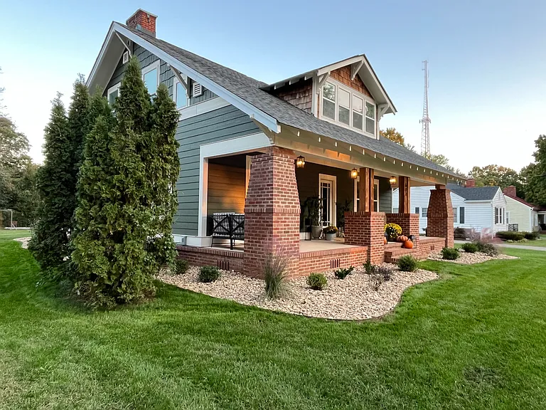 609 Salisbury St — Photo 1