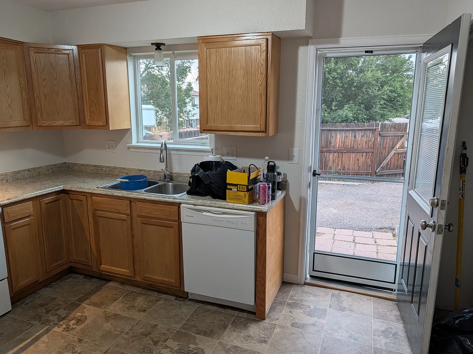 2 bed, 960 sqft, $1,200 — Photo 3