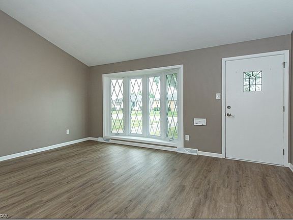 2nd image of 15313 Shirley Ave