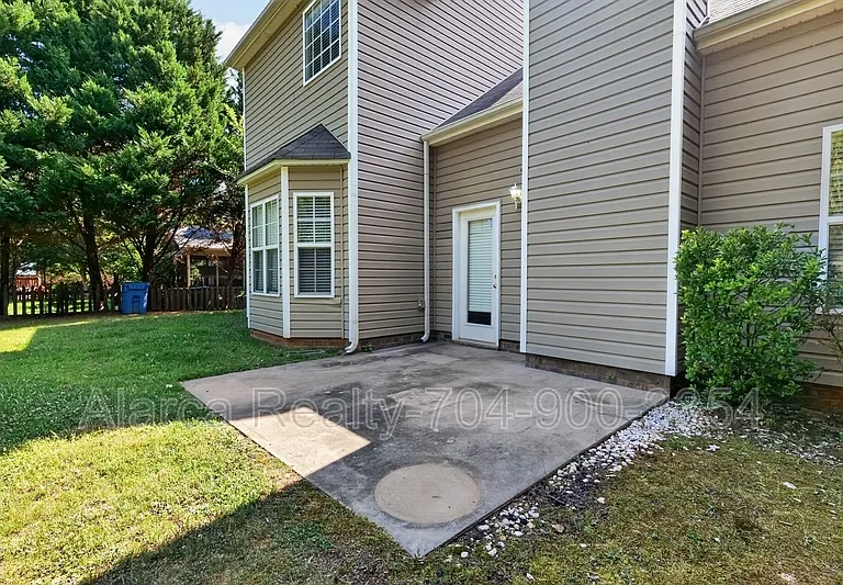 2041 White Cedar Ln — Photo 34