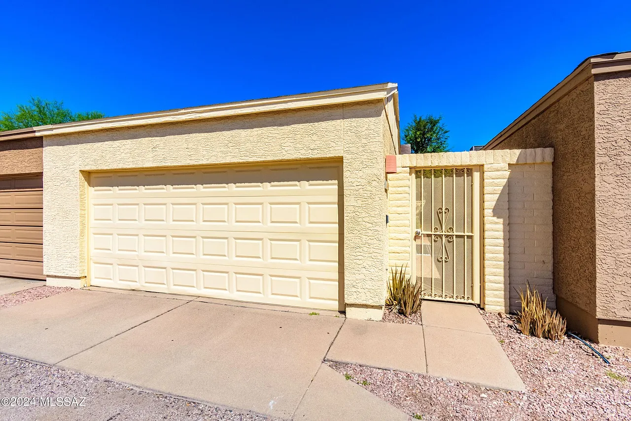 2 bed, 950 sqft, $3,000 — Photo 3