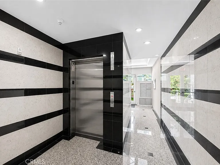 401 N Serrano #Penthouse 3 — Photo 21