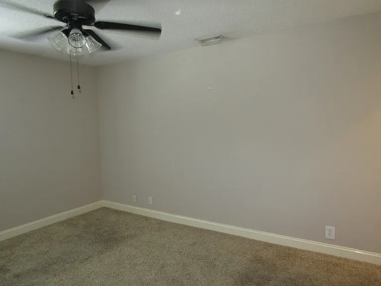 10301 N Kings Hwy #10-2 — Photo 15
