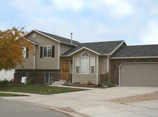 7268 Comet Hill Cir, West Jordan, UT 84081