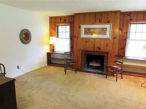 2nd image of 405 Oakview Dr