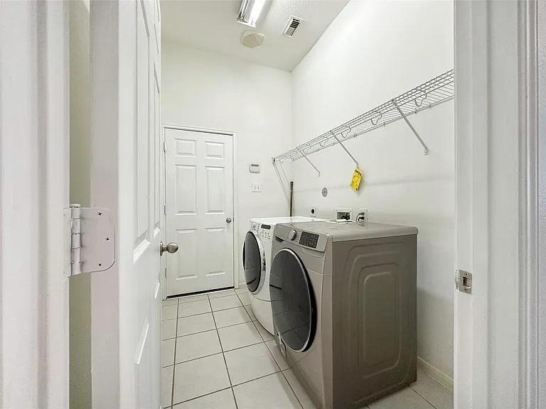 2910 Lemmingham Dr — Photo 27