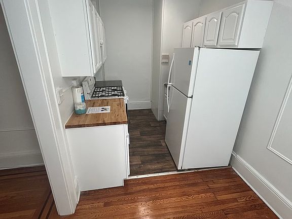 3rd image of 7 Saint Lukes Pl APT 212