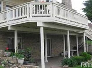 46748 Spruce Dr, Shelby Township, MI