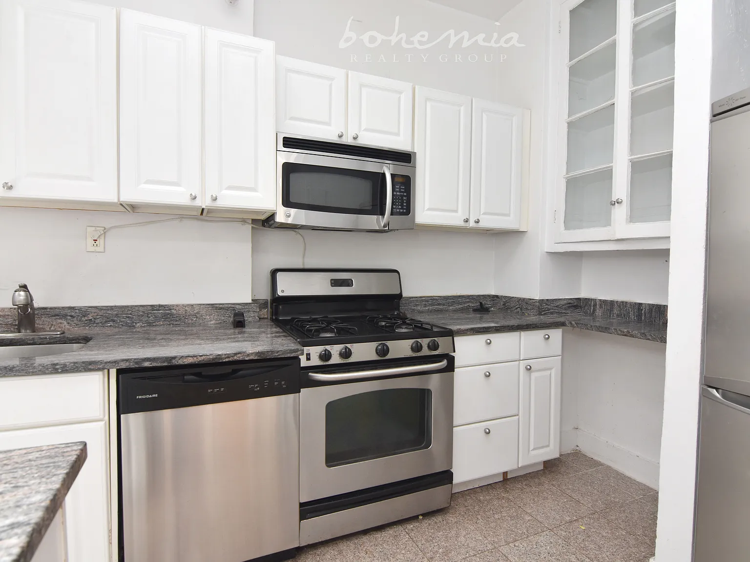 676 Riverside Drive — Photo 3