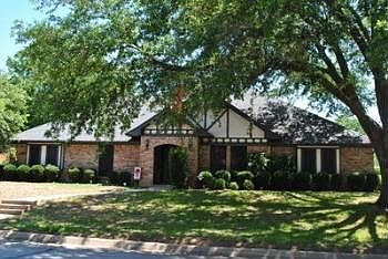 1st image of 1114 Clubhouse Dr
