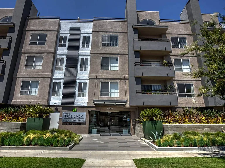 Toluca Lofts — Photo 13
