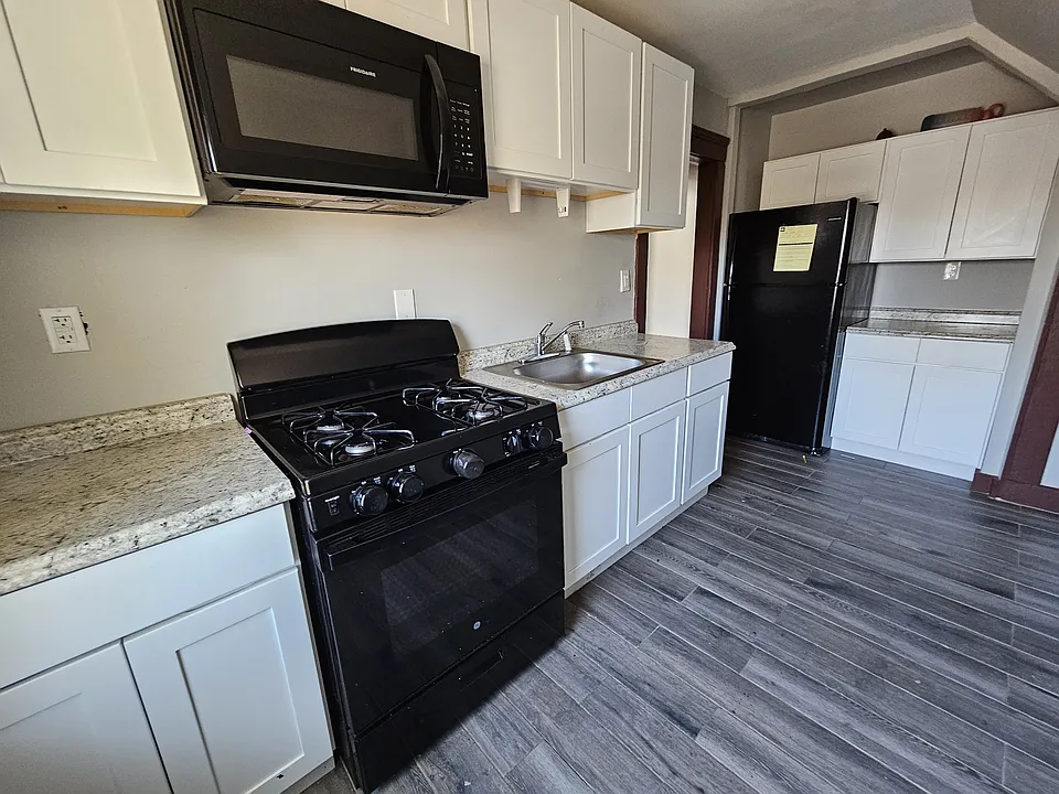 89 Hubinger St #3B