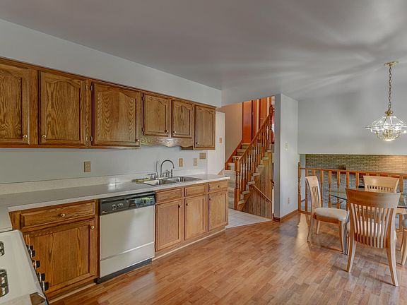 5th image of 7634 Dove Dr