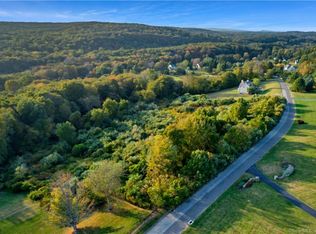 12 Farm Meadow Rd, Newtown, CT 06470