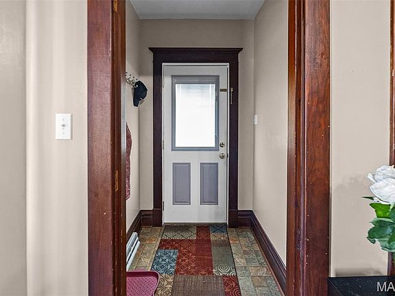 3rd image of 116 S 6th St
