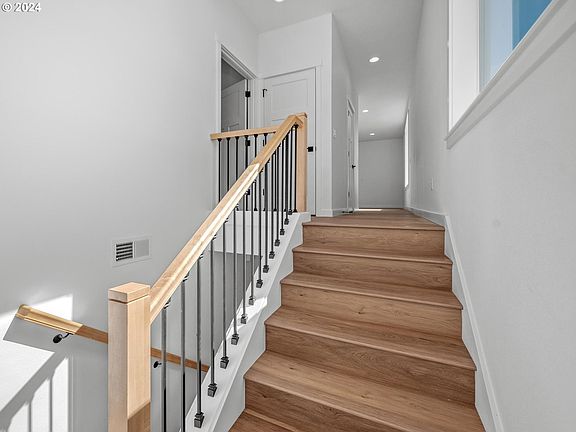 2nd image of 254 N 1st St