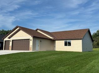 1560 Gray Fox Dr NE, Owatonna, MN 55060