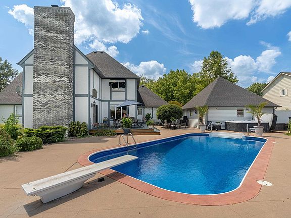2nd image of 205 Dinah Ln