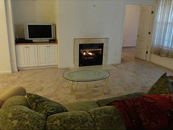 3rd image of 1070 Grand Oak Ln