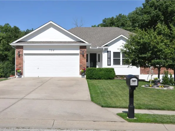 704 Old Stage Rd, Pleasant Hill, MO 64080