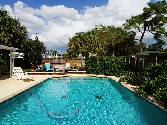 4th image of 4290 NW 9th Ct