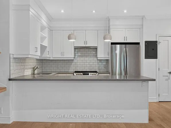 51 Albany Ave #2, Toronto, ON M5R 3C2
