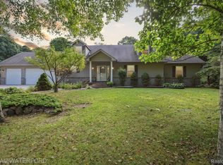 189 Pine River Rd, Saint Clair, MI 48079