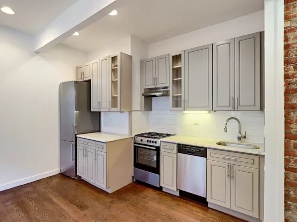 410 Eastern Parkway image 1 of 8