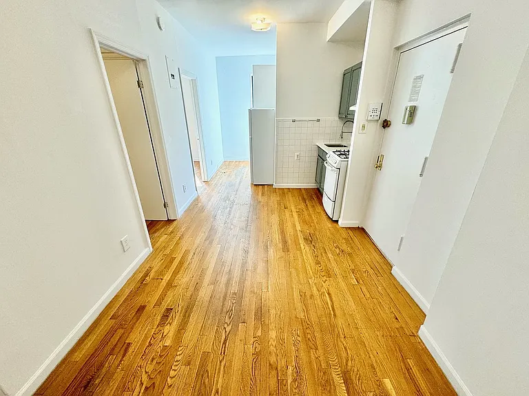 79 Thompson St #2 — Photo 2