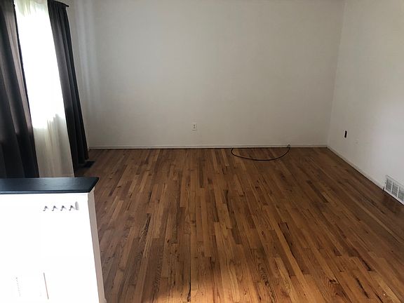 5th image of 214 N Christine Cir