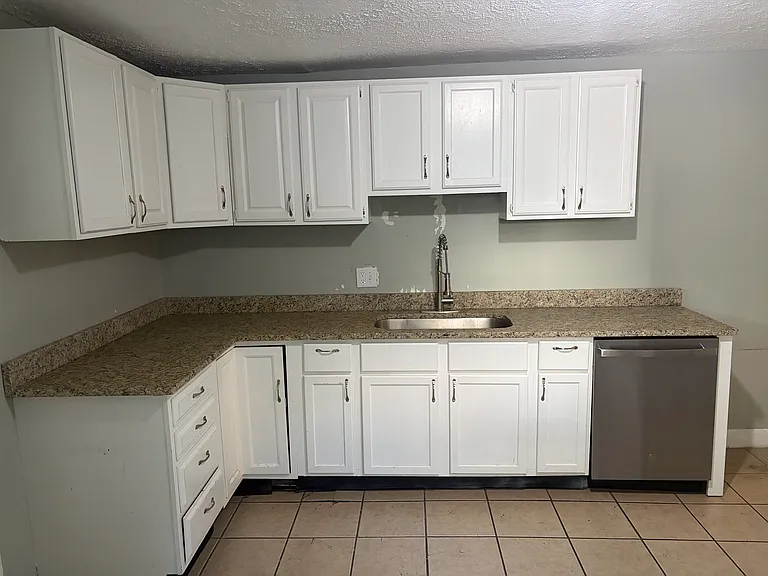 2319 Coyner Ave — Photo 9