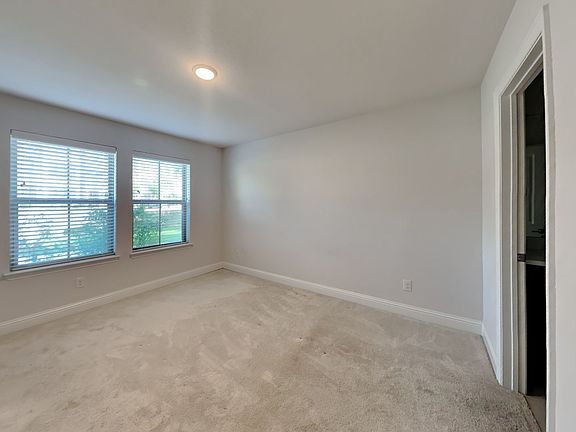 4th image of 803 Tennessee Dr