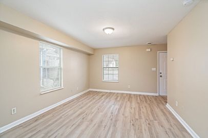 4th image of 422 Cedar Ave Unit B