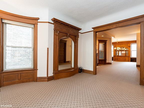3rd image of 4942 S Washington Park Ct