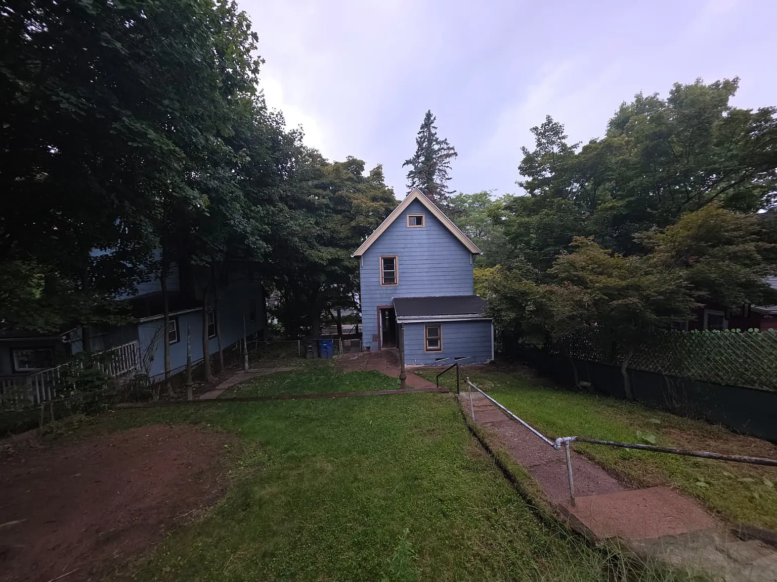 4 bed, $2,600 — Photo 2