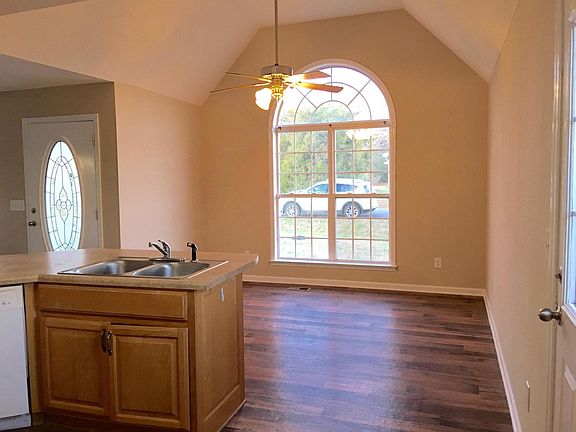 4th image of 14 Aspen Hills Dr