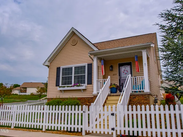 605 Holliday Hills Dr, Hollidaysburg, PA 16648