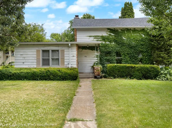 180 N Oak St, Hinckley, IL 60520