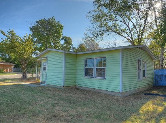 2nd image of 2401 Carverly Dr