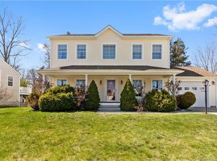 66 Ridgewood Ave, Waterford, CT 06385