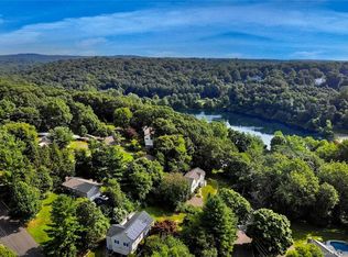 80 Canterbury Ln, Fairfield, CT 06825