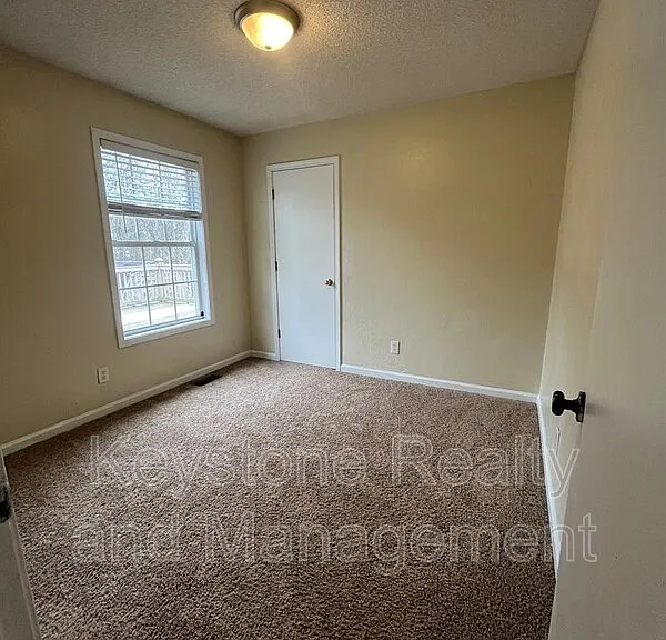 404 Sideline Dr — Photo 7