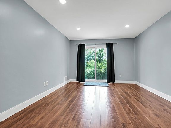 3rd image of 324 Hermit St #1