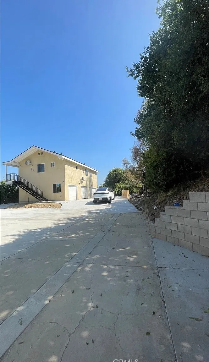 3 bed, 3.0 bath, 1200 sqft, $3,400 — Photo 1