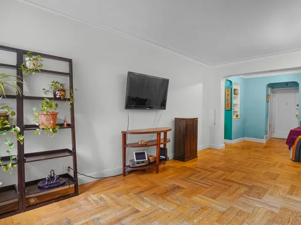 2190 Boston Road image 3 of 15