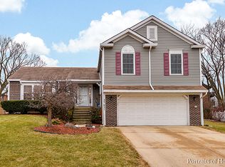 2S621 River Oaks Dr, Warrenville, IL 60555