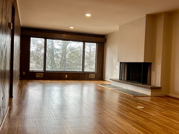 2705-2707 Charing Rd #2705