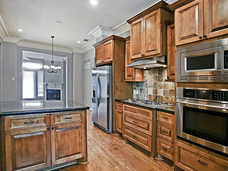 1140 Robbie St — Photo 7